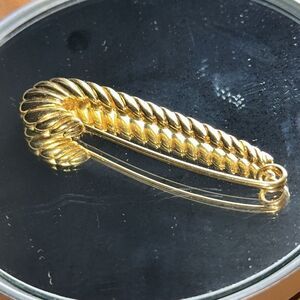 Vintage gold‎ plated safety pin brooch